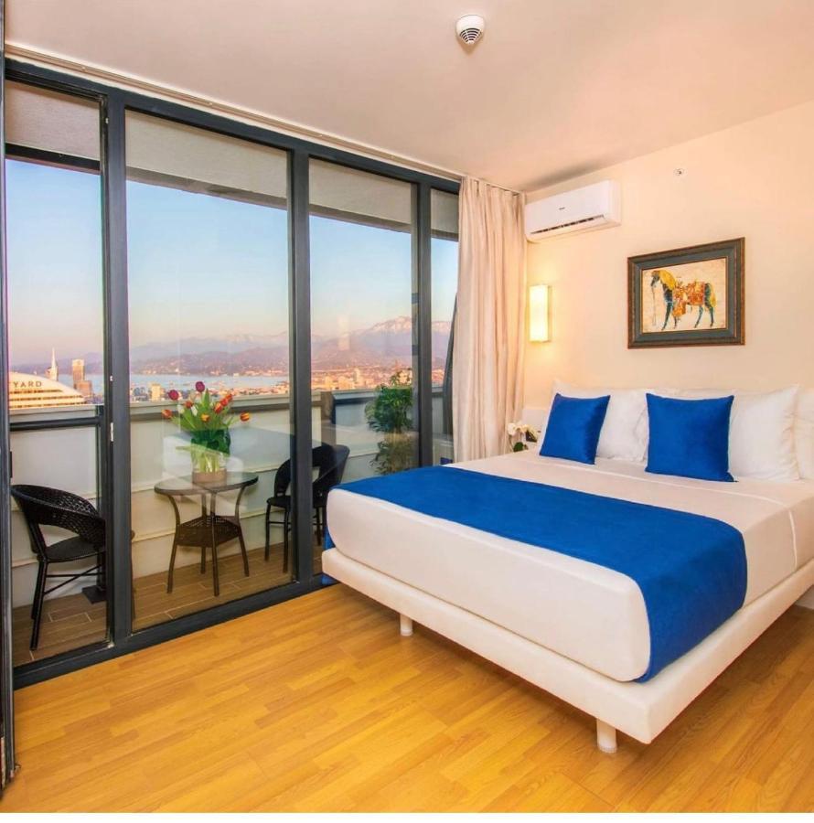 Orbi City Suites Batumi Exteriör bild
