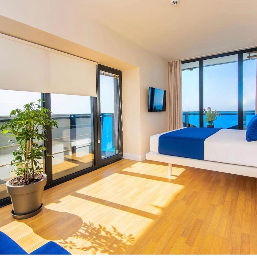 Orbi City Suites Batumi Exteriör bild